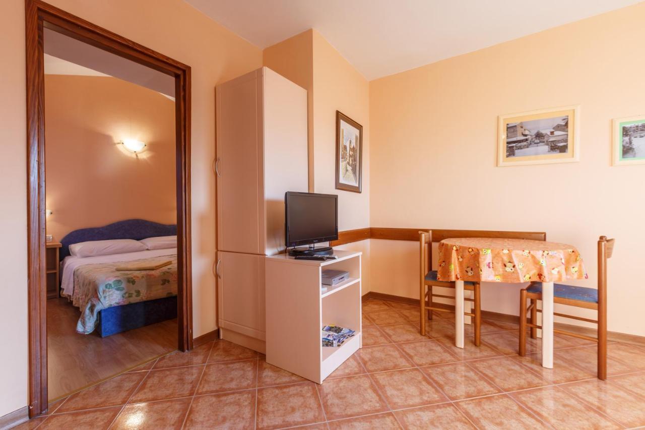 Ferienwohnung Alda-App Funtana Exterior foto